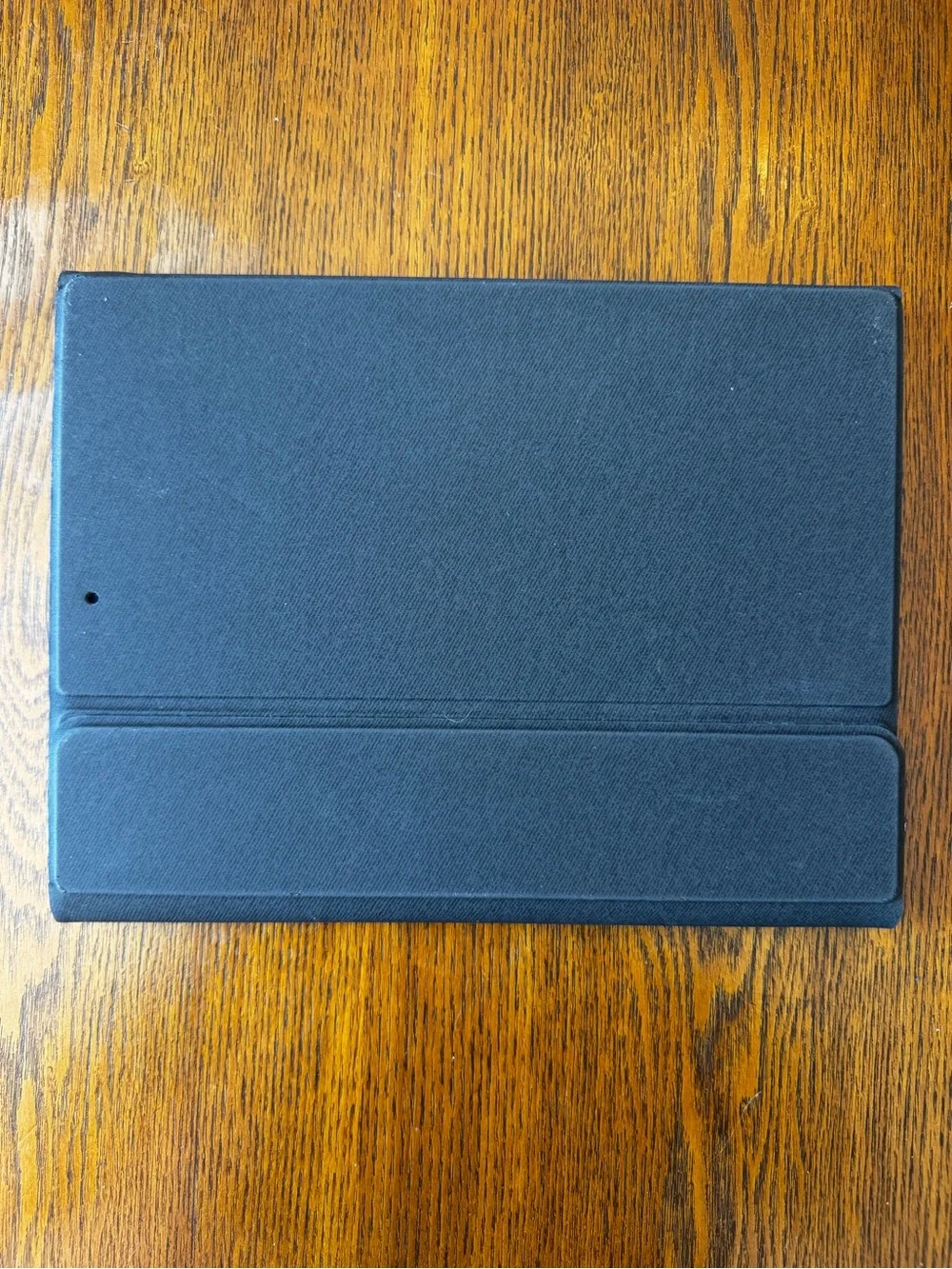 Chesona Universal Black Bluetooth Keyboard Case for iPad.